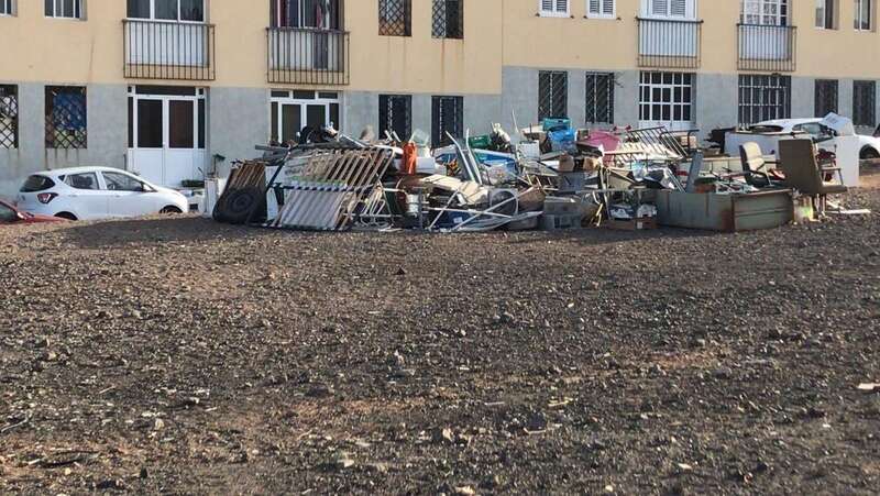 Una de las montoneras de basura que existen en el barrio de Las Huesas (Foto TA)